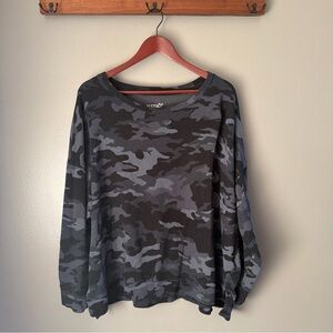 Terra & Sky Women’s Black Camo Print Plus Sweatshirt, Size 3X, 24/26W